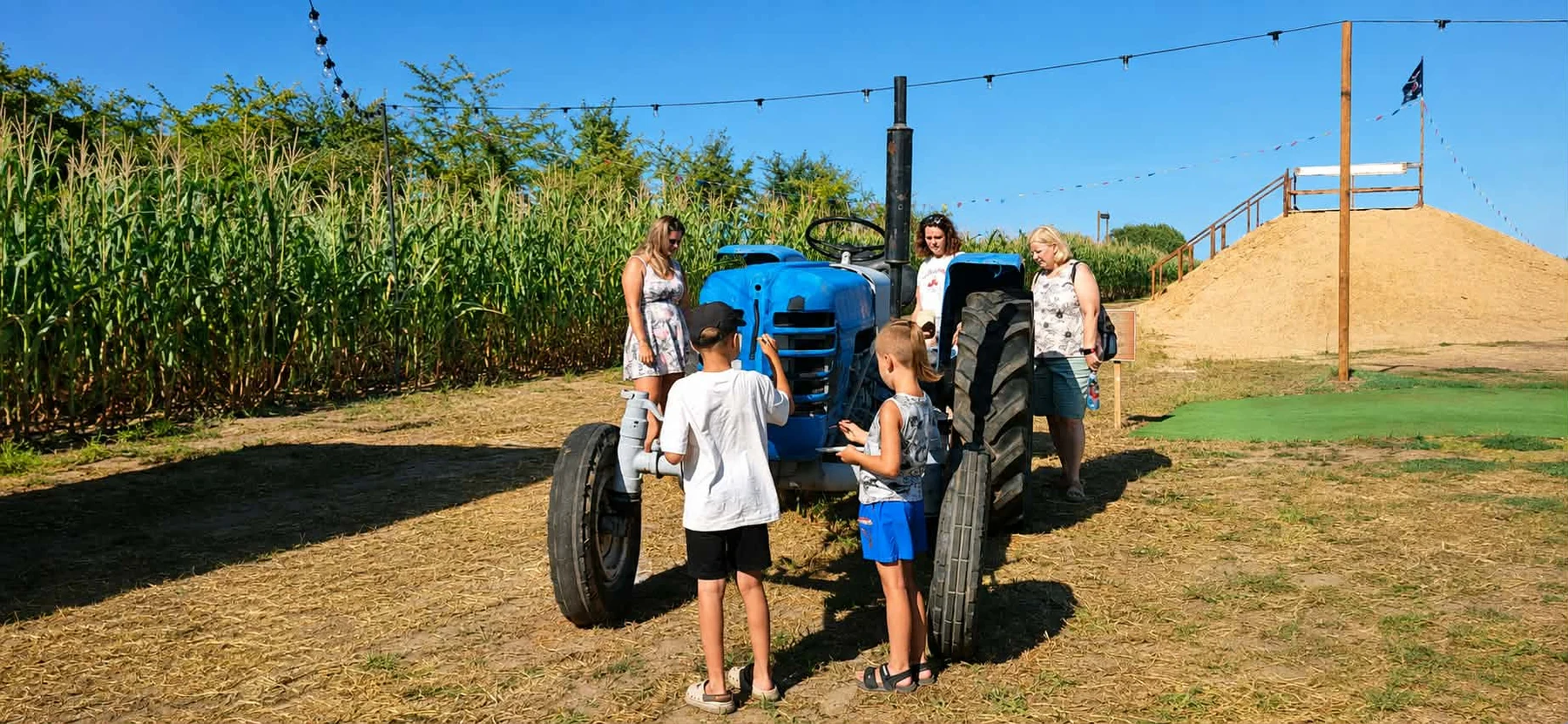 Traktor na terenie Labiryntu Toruń